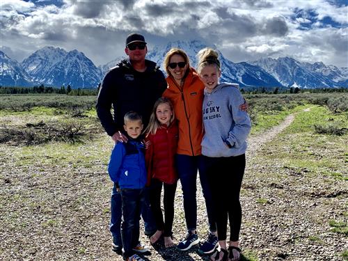 Picture of Ms. Tingley and family